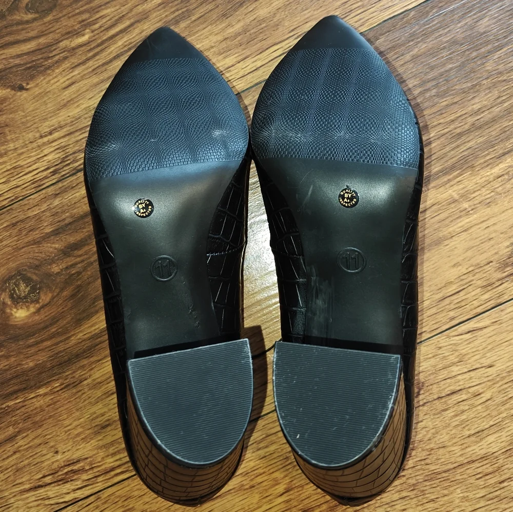 Liz Claiborne Black Pumps Women's 11 Office Heels Reptile Embossed‎ Faux Leather